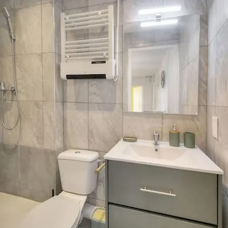 Monkey Forest Apartment